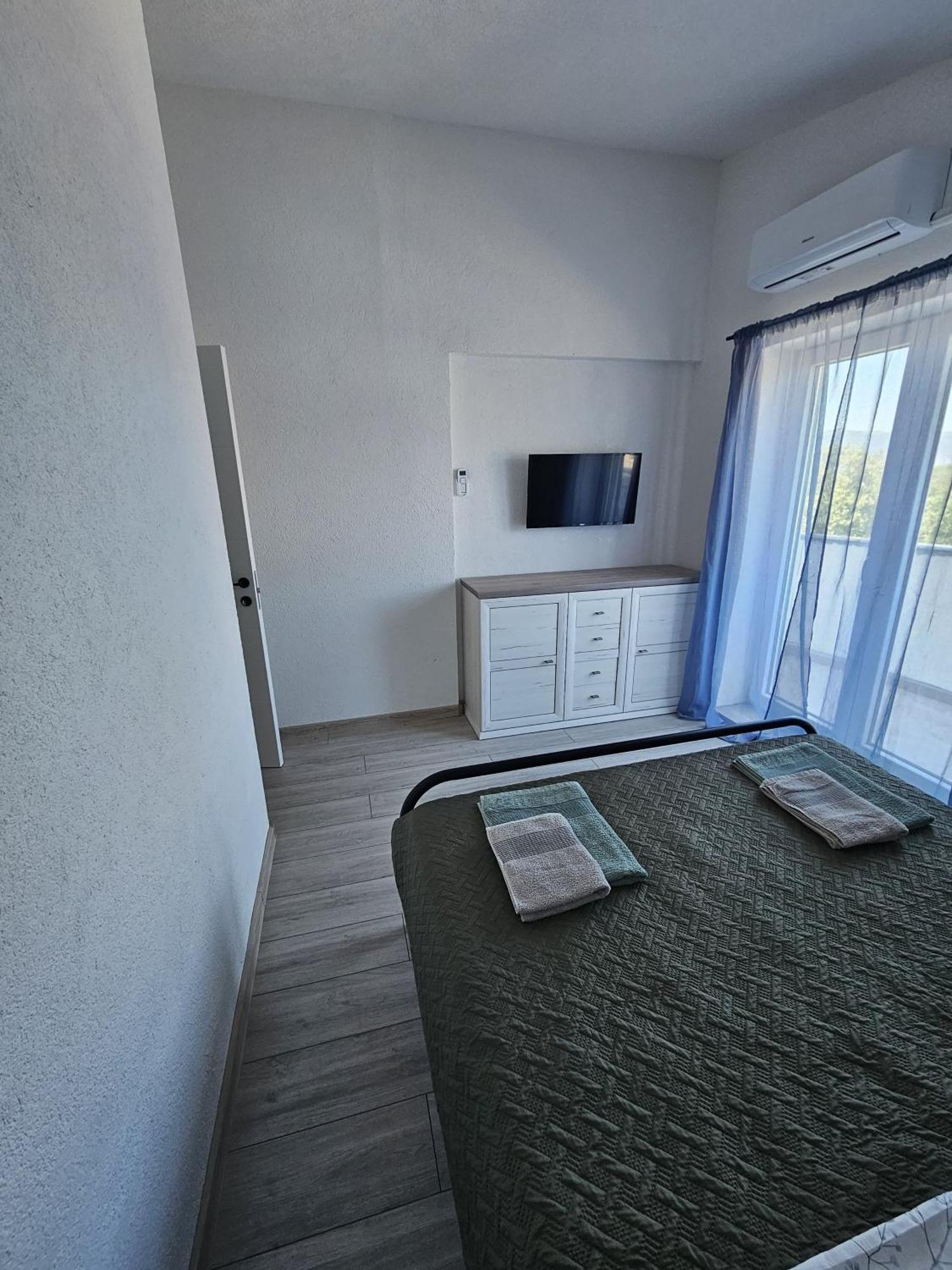 Apartmani 1 Pinezici المظهر الخارجي الصورة