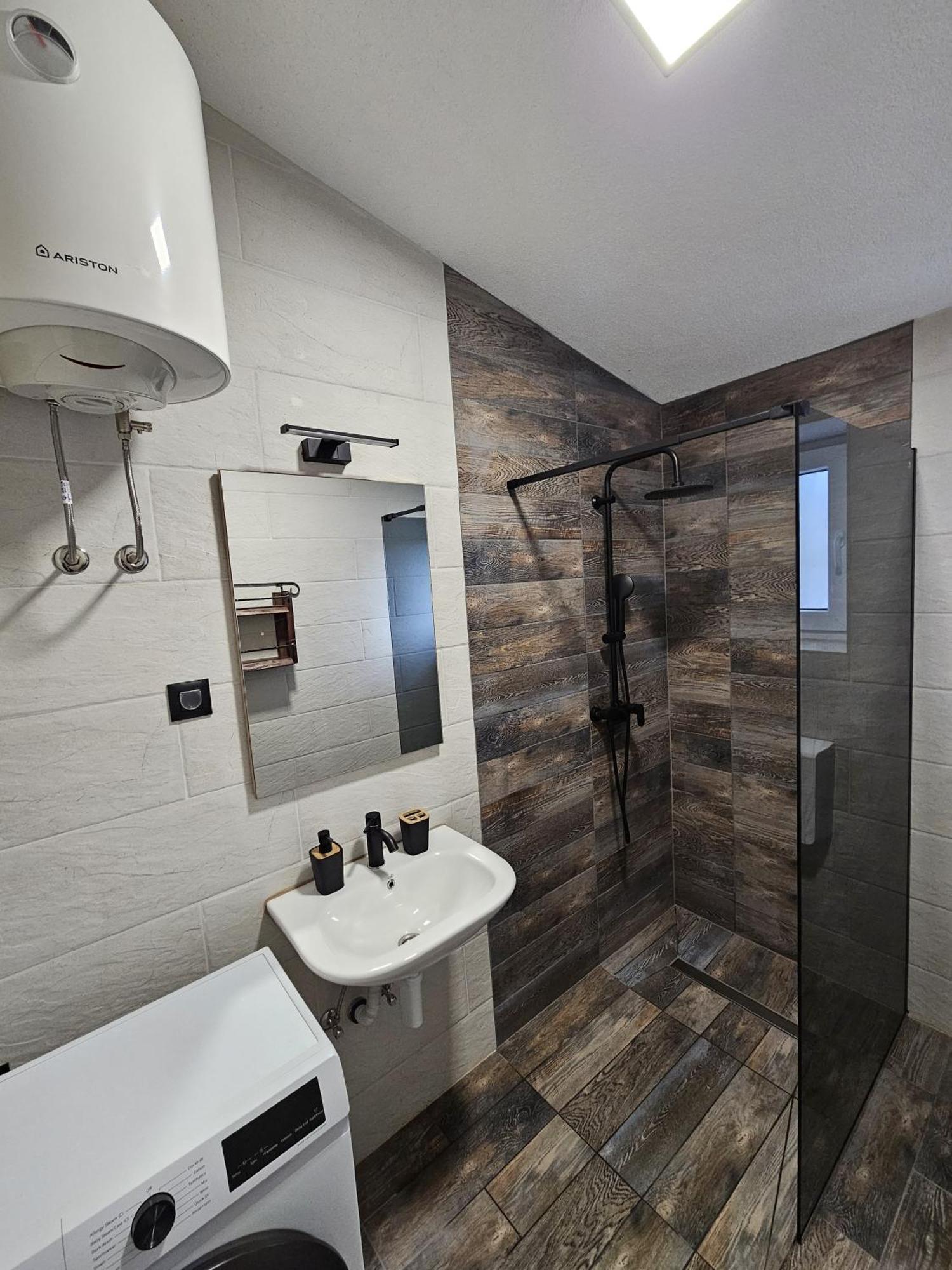 Apartmani 1 Pinezici المظهر الخارجي الصورة