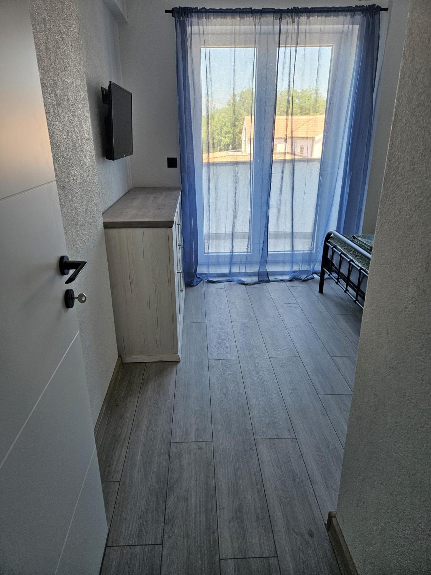 Apartmani 1 Pinezici المظهر الخارجي الصورة