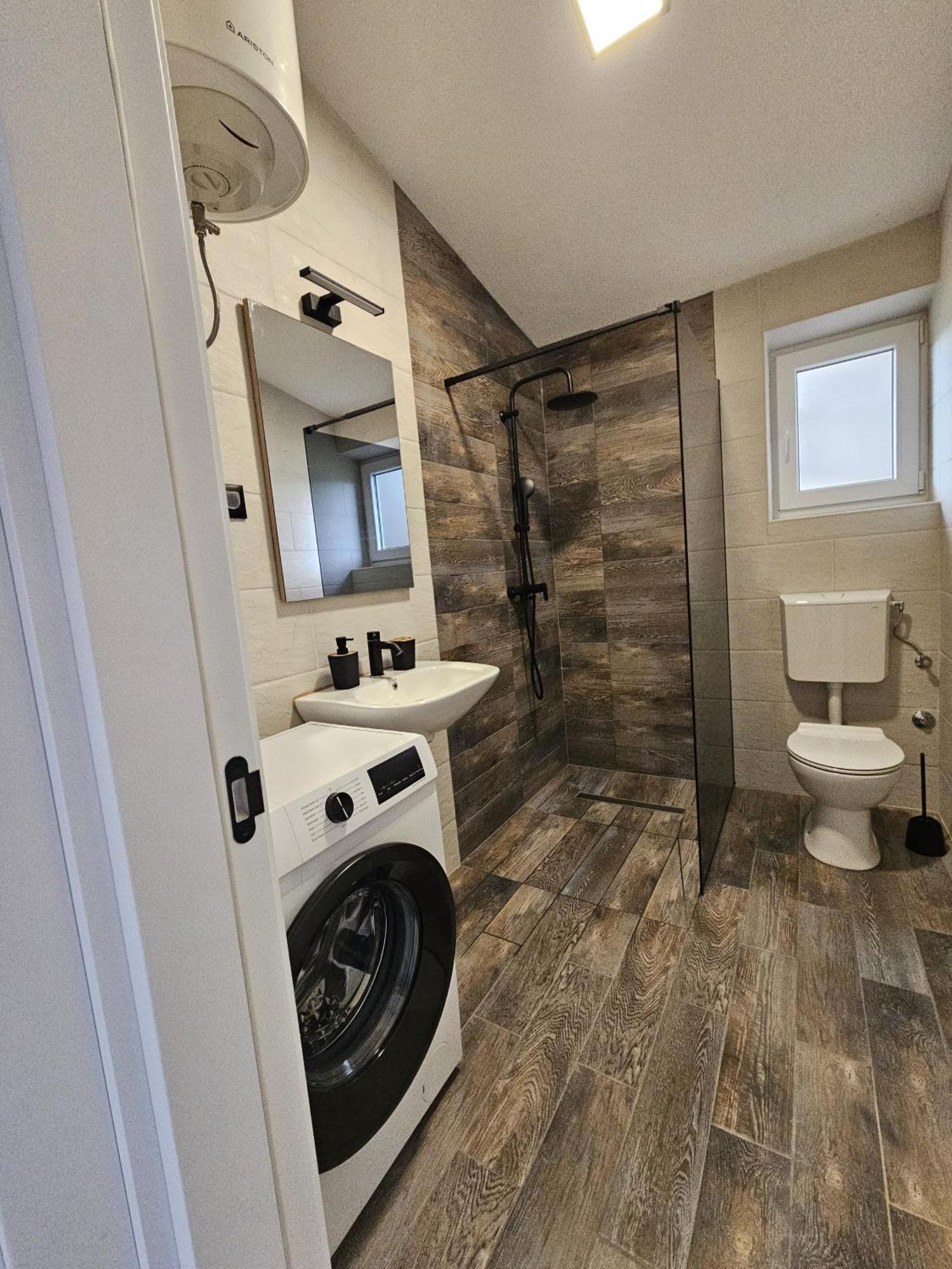 Apartmani 1 Pinezici المظهر الخارجي الصورة