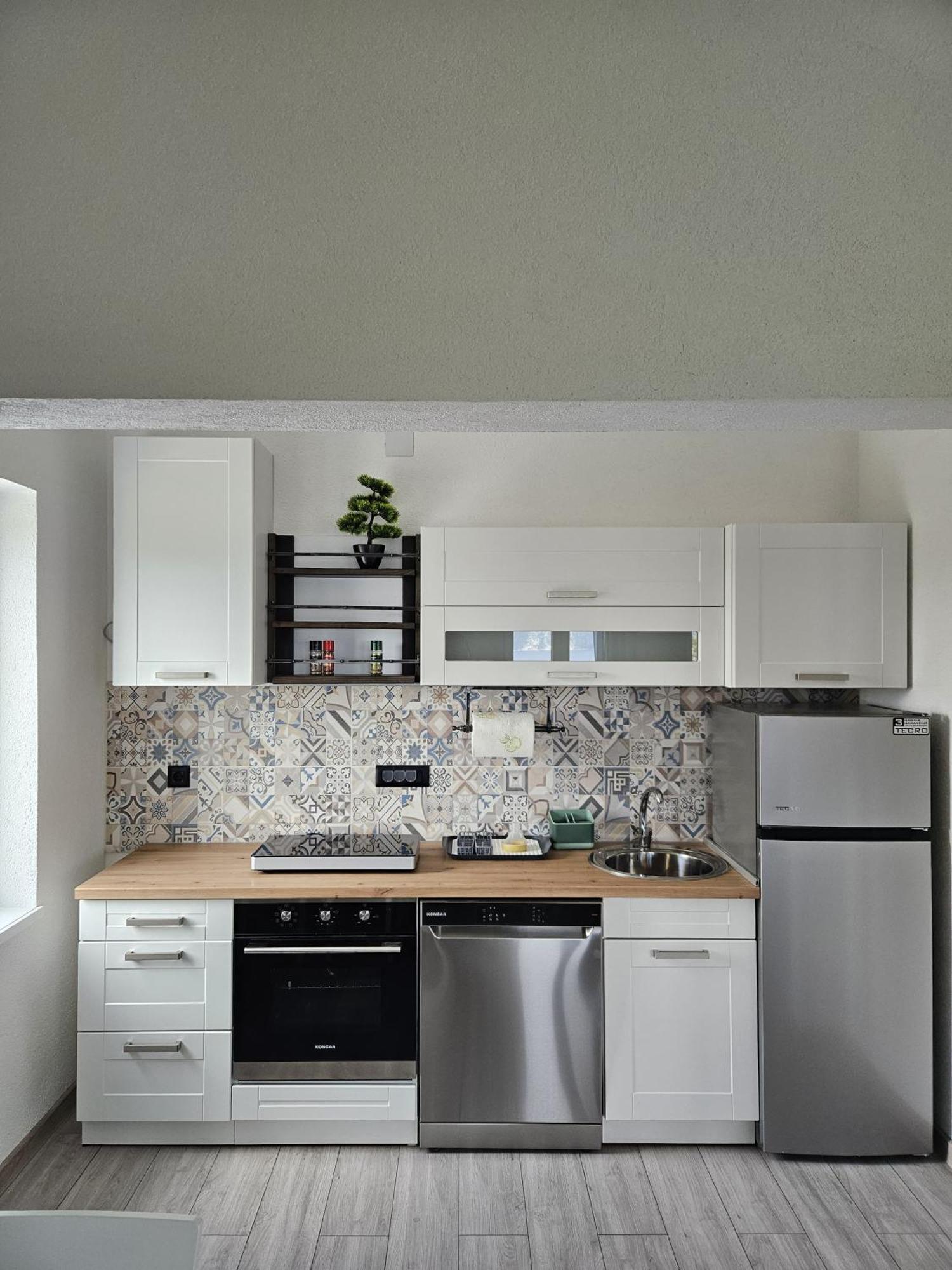 Apartmani 1 Pinezici المظهر الخارجي الصورة